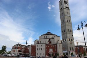 Sanktuarium-Svyatogo-YAna-Pavla-II